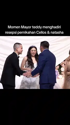 Momen Mayor teddy menghadiri resepsi pernikahan Cellos & natasha #mayorteddy #cellosnatasha #resepsicellos #celloszxz🧑🏻‍🦲 #celloszxz #cellos #pernikahancellos 