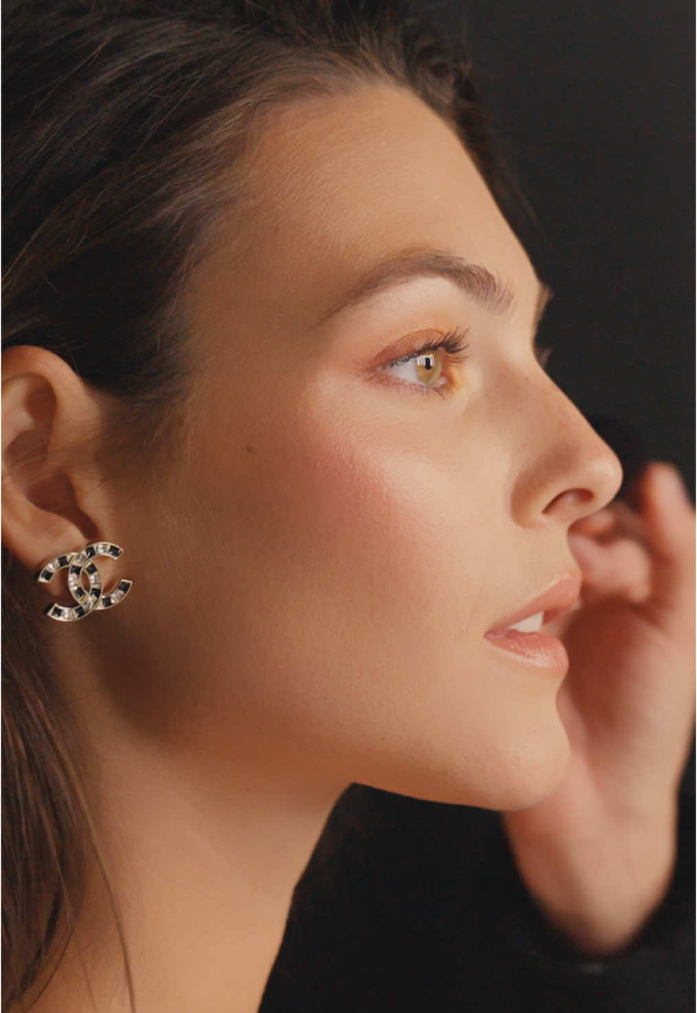 COMÈTES COLLECTIVE member Valentina Li's inspirations for the LES BEIGES Golden Hour collection. #LesBeiges #LesBeigesGoldenHour #CHANELMakeup #CHANELBeauty#BeautyTok