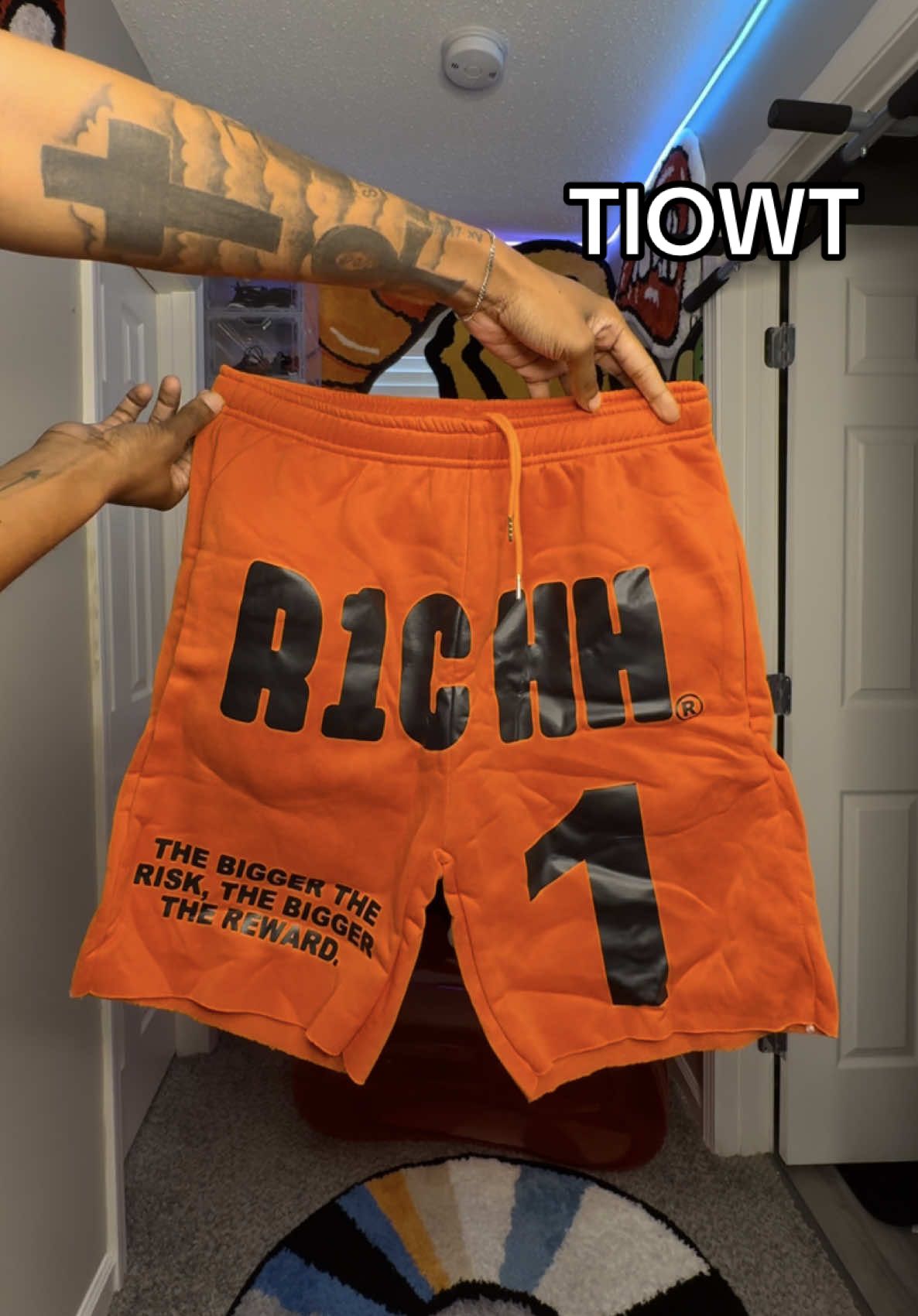I give these a 6/10 because of the graphics.. just something comfy to rock on a chill day frfr. #chillguy #sweatshorts #TIOWT 