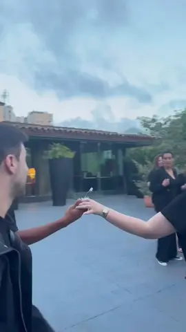 RYAN YAMAL? 😂 O craque mudou de nome para não ser reconhecido e ajudou a galera com a foto! 📸 🎥: theunderdogs.agency #ForadeCampo #LamineYamal