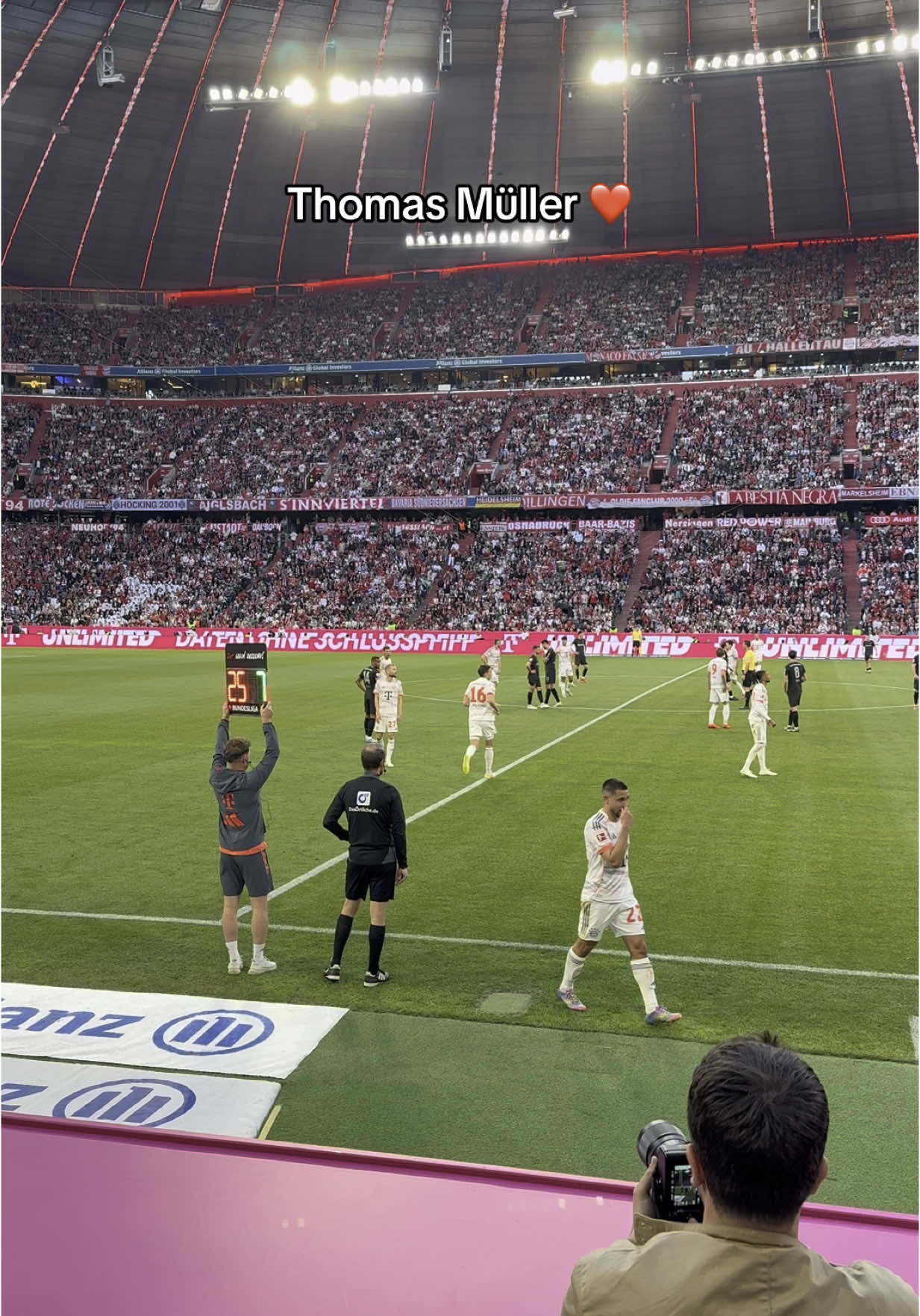 Legende geht vom Platz 🐐 #fcbayern #bayernmünchen #bayern #münchen #munich #fussballtiktok #football #kompany #vincentkompany #müller #abschied #meister #meisterparty #meisterschaft #müller25 #thomasmüller25 #coman #gnabry #olise #michaelolise #goal #skills #skill #dribbling #palhinha #tel #fy #fyp #viral #gambo479 #ultras #pyro #sané #kimmich #musiala #müller #leroysane #pavlovic #thomasmüller #jamalmusiala #harrykane #kane #upamecano #alphonsodavies #kimminjae #guerreiro  #fussball #futbol #footballtiktok #matchday #nextgen  #bundesliga #bundesligahighlits  #mönchengladbach #borussiamönchengladbach #legende #legend 