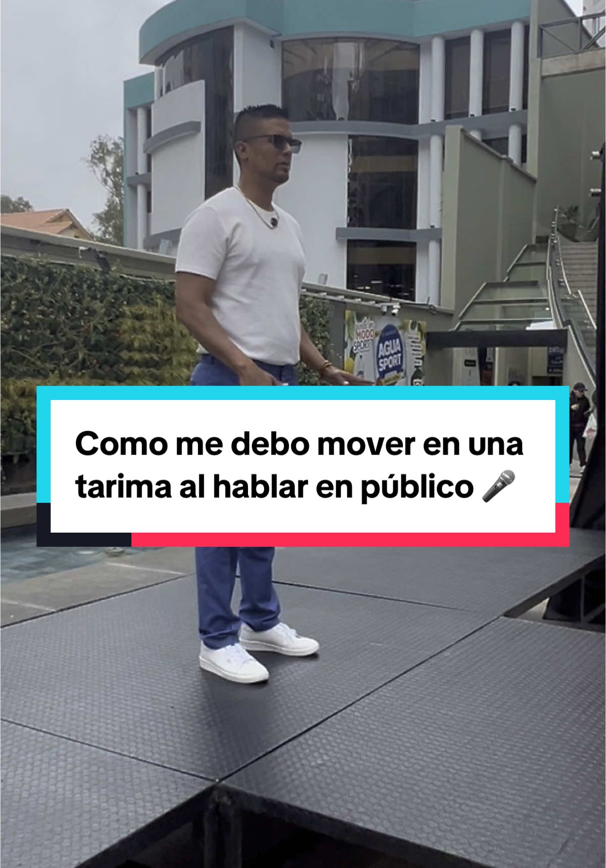 Como debemos movernos en una tarima al momento de hablar en público 🧐🎤 . . . #conferencias #hablarenpúblico #educación #oratoria #cursodeoratoria #bolivia🇧🇴 #venezuela🇻🇪 