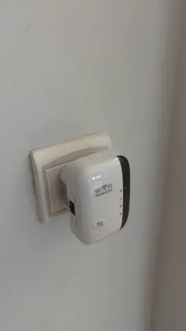 رابط المنتج في. https://s.click.aliexpress.com/e/_oozt8Or  هذا الفيديو أشارك معكم تجربتي الكاملة مع جهاز تقوية إشارة الواي فاي (WiFi Repeater) الظاهر في الصورة، والذي استخدمته داخل المنزل لتحسين تغطية الشبكة. سأشرح طريقة تركيبه، الإعدادات، والمناطق التي غطّاها بعد التشغيل، وهل فعلاً يستحق الشراء أم لا. محتوى الفيديو: ما هو جهاز WiFi Repeater؟ طريقة التركيب على الجدار كيف قمت بإعداده وربطه مع الشبكة مدى تحسن التغطية وسرعة الإنترنت مميزات وعيوب لاحظتها تجربتي وهل أنصح به؟ لا تنسوا الإعجاب والاشتراك للمزيد من التجارب التقنية! wifi repeater, تجربة wifi repeater, تقوية إشارة الواي فاي, حل ضعف الشبكة, واي فاي قوي في البيت, تحسين الواي فاي, تقوية الشبكة داخل المنزل, مقوي واي فاي رخيص, repeater wifi تجربة, مراجعة wifi repeater, إعداد wifi repeater, تغطية الواي فاي الكاملة