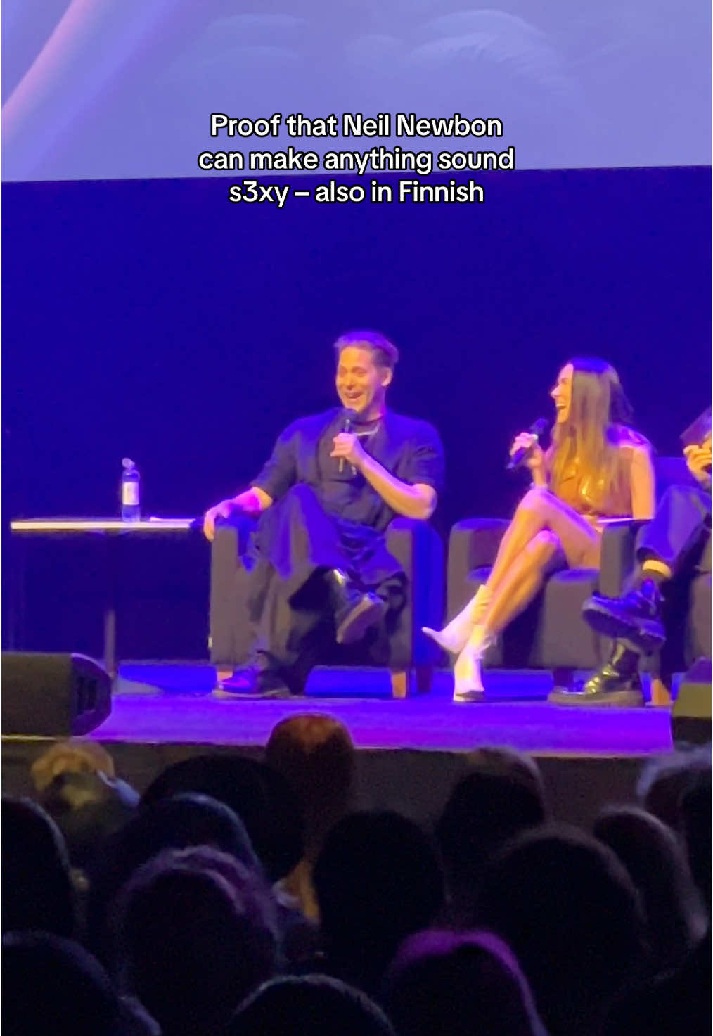 ”Saisinko voileivän?” never sounded this good 💅 #baldursgate3 #neilnewbon #devorawilde #comicconfinland @Neil Newbon @Devora 