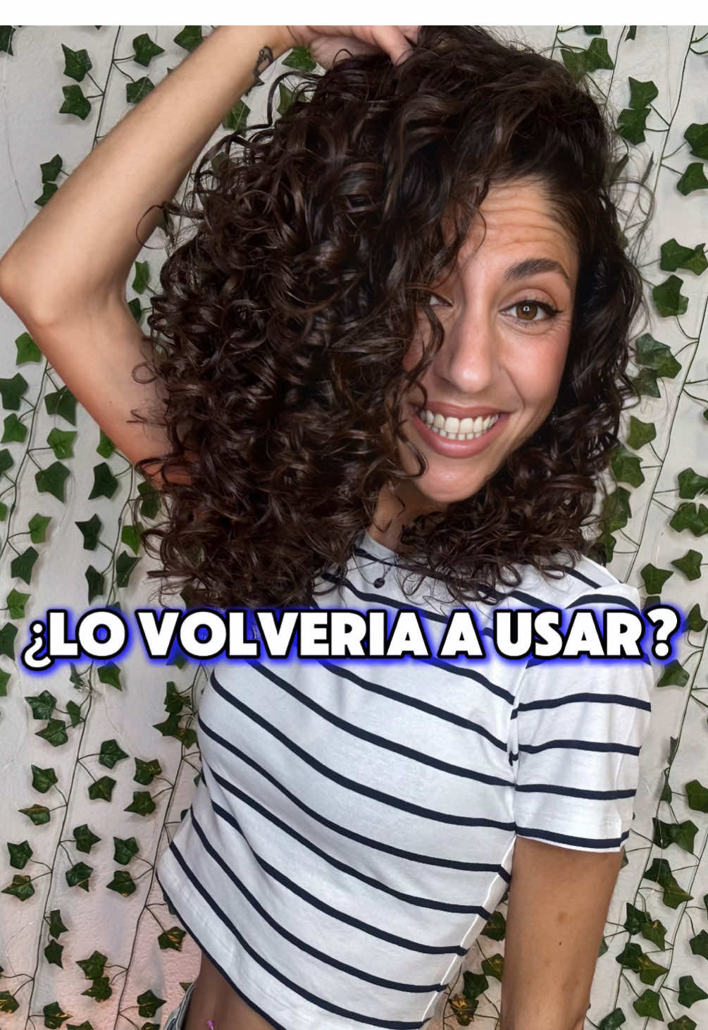😳¡5 años con el método Curly y nunca había probado... CANTU! Hoy te enseño cómo me ha ido con el Define & Shine Custard, un gel low cost que promete alargar el rizo, reducir el volumen y dar brillo. ¿Mi opinión? Resultado muy natural, definición bonita, pero la fijación no es tan fuerte como dice. Aun así, ¡me ha sorprendido! ¿Tú has probado productos de Cantu? ¿Cuál es tu favorito? Dejamelo en comentarios  ⸻ #cantu #rizosbonitos #metodocurly #cabellorizado #rizoslowcost #definicionderizos #productoscurly #rizoshidratados #curlyhairroutine #rizosnaturales #cuidadodelcabello #curlyhairproducts #rizosespaña #cabellorulos #reviewrizos #rizosbrillantes #cantureview 