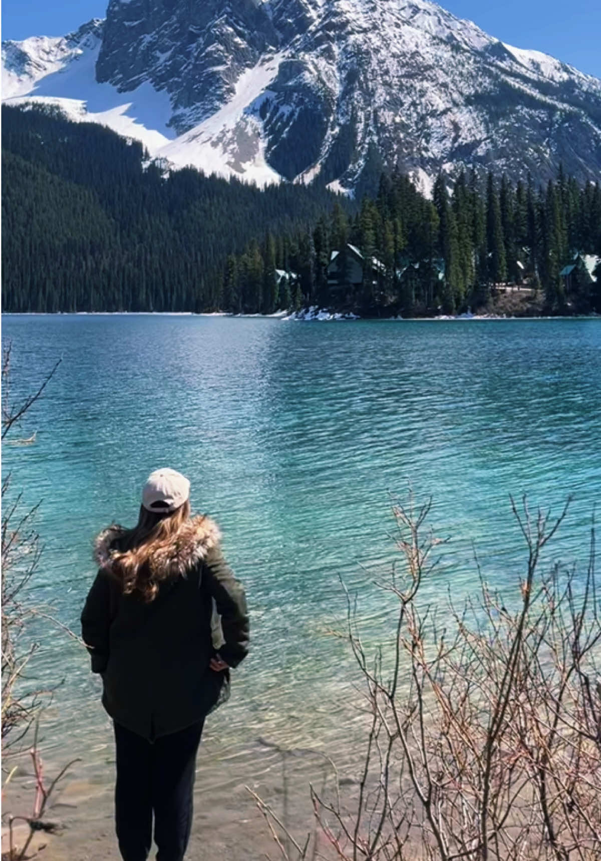 Too perfect to be real 🇨🇦💫 #emeraldlake #travel #traveling #canada #alberta #fyp #yohonationalpark #britishcolumbia #foryoupage #travelphotography #travelbucketlist #vacationmode #wanderlust  #beautifuldestinations 