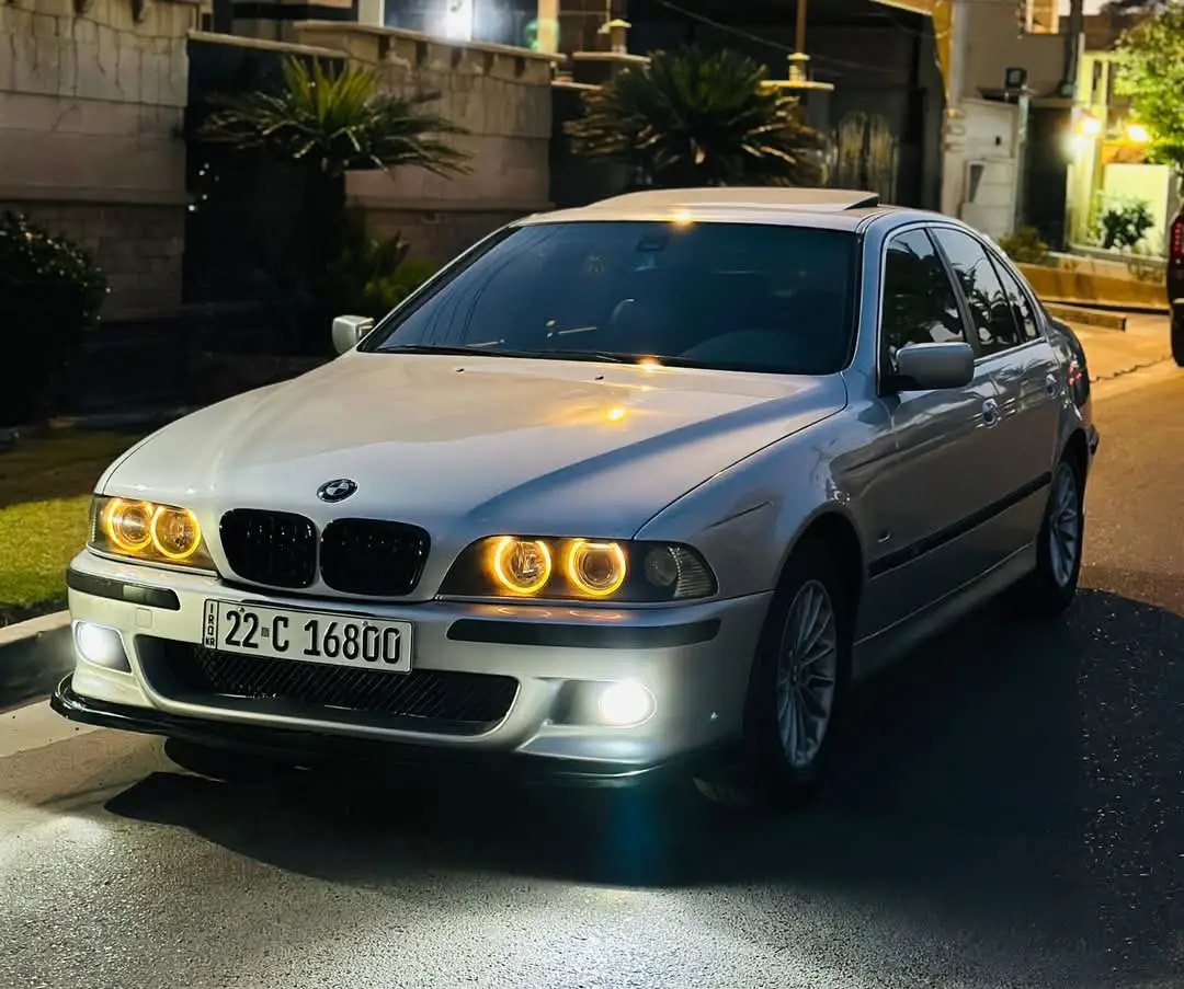 سلام عليكم للبيع بي ام صقر موديل 2001 اصل  حجم 528 مكينه 6 سلندر 2800 جديده  كير اوتماتيك تبترونك.  رقم اربيل دولي هزه جديده بسمي تحويل مباشر  سياره فول للأخير  سلايد روف طكتين كشنات جلد وكهرباء.  داخل صاج دركه صاج تحكم ستيران جهتين  وبعد بيها مواصفات معروفه الصقر.  صدر خلفي امامي كله جديد مكينه كير كهربائيات كلها جديده مابيها كلوب طافي.  تبريد ثلج  سياره مصبوغه عام جماليه مابيها ضربه.  مكان سياره بغداد حي الجامعه. السعر 100 ورقه وبيها مجال. اخوان كلشي اكو بسوك هاي سياره مال جناي متعوب عليها ومابيها نقص. رقمي 07723342163