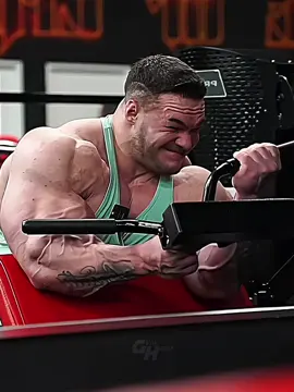 Massive arms 😱 . . #nick #bigarms #GymLife #usa #beast #competition #inspiration #comeback #workout 