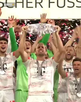HARRY KANE LIFTS HIS FIRST-EVER MAJOR TROPHY 🙌 #harrykane #bayernmunich 