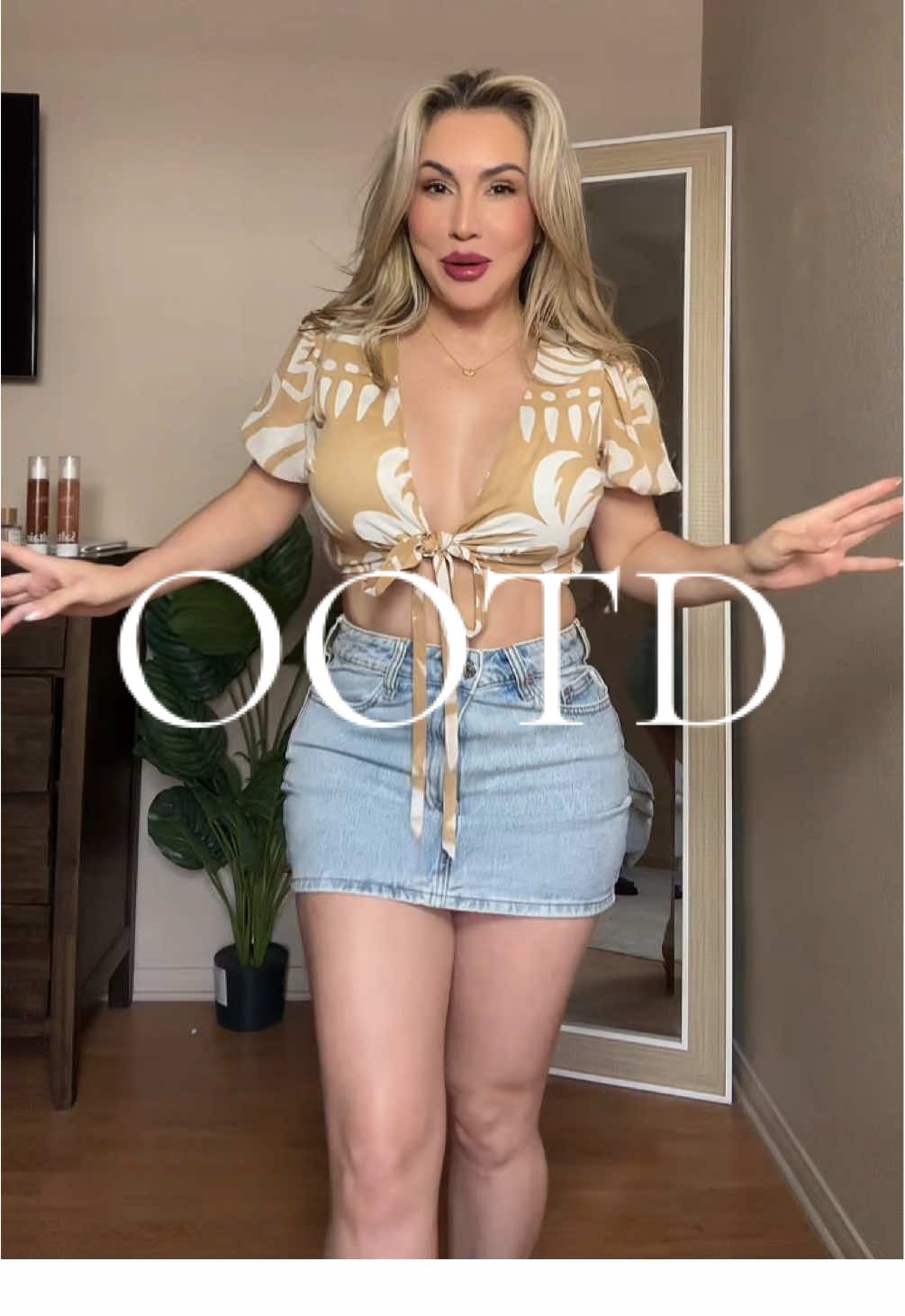 OOTD ✨ - heading to beautiful San Diego to enjoy the sunny weather, food and cocktails!!  @pacsun Jean skirt  #OOTD #ootdfashion #ootdinspo #ootdstyle #latina #womensfashion #womensstyle #petite #jeanskirt #pacsun 