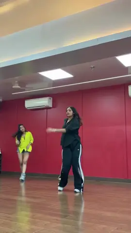 Beautiful Dance #dance #punjabisong #officialdancer786 #creativityprogrambeta #usacontent #usaaccount #usa #punjabidance #bellydance #indiandance #danceonsong #coverdance #dancesteps #easydance #dancetutorial 