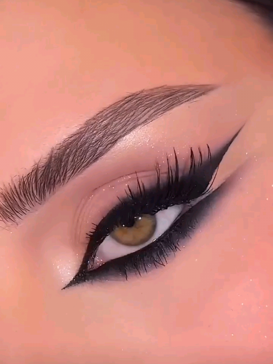Arabic style eye makeup tutorial ✨🤎  #makeup #eyemakeup #arabicmakeup #foryouu #forypupage #eyemakeuptutorial #wingliner #makeuptutorials 