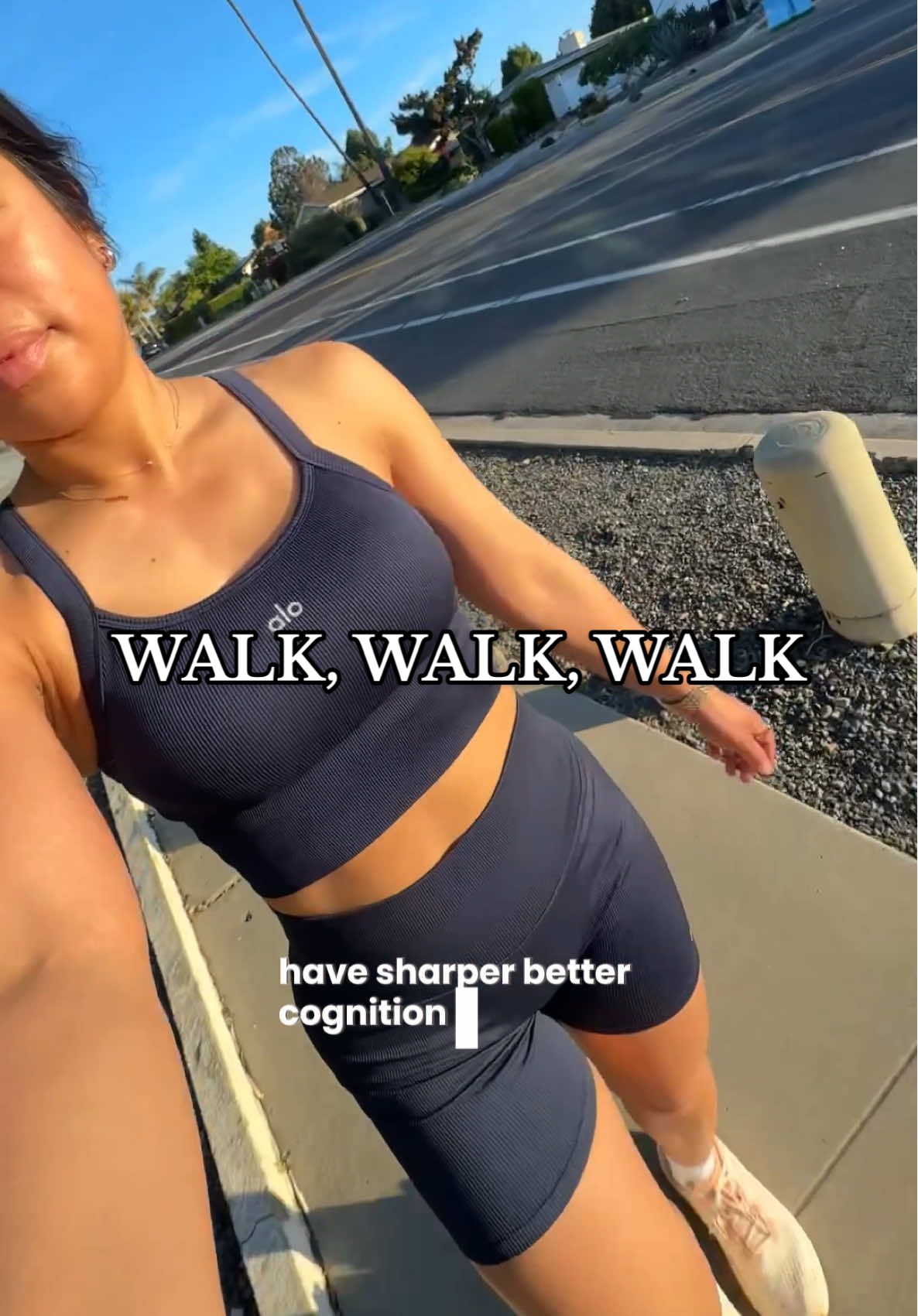 I love walking!!! Get out & walk more - amazing for your physical & mental health 👌🏽👌🏽 #walkingismytherapy #morningworkout #aloyoga #15000stepsaday #morningwalks 