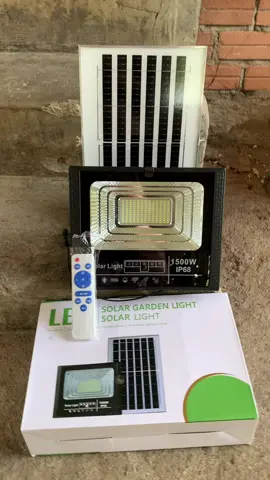 Đèn năng lượng mặt trời 1500W