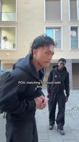 Tracky:@sylest studios #outfitinspo #tracksuit #theboys #fypシ゚ 