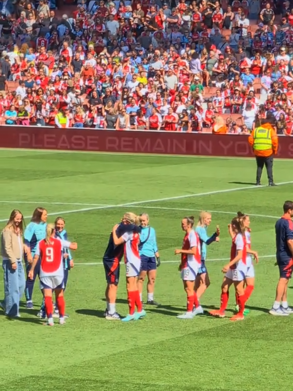 Arsenal last day of the season at the Emirates #awfc #WomensFootball 
