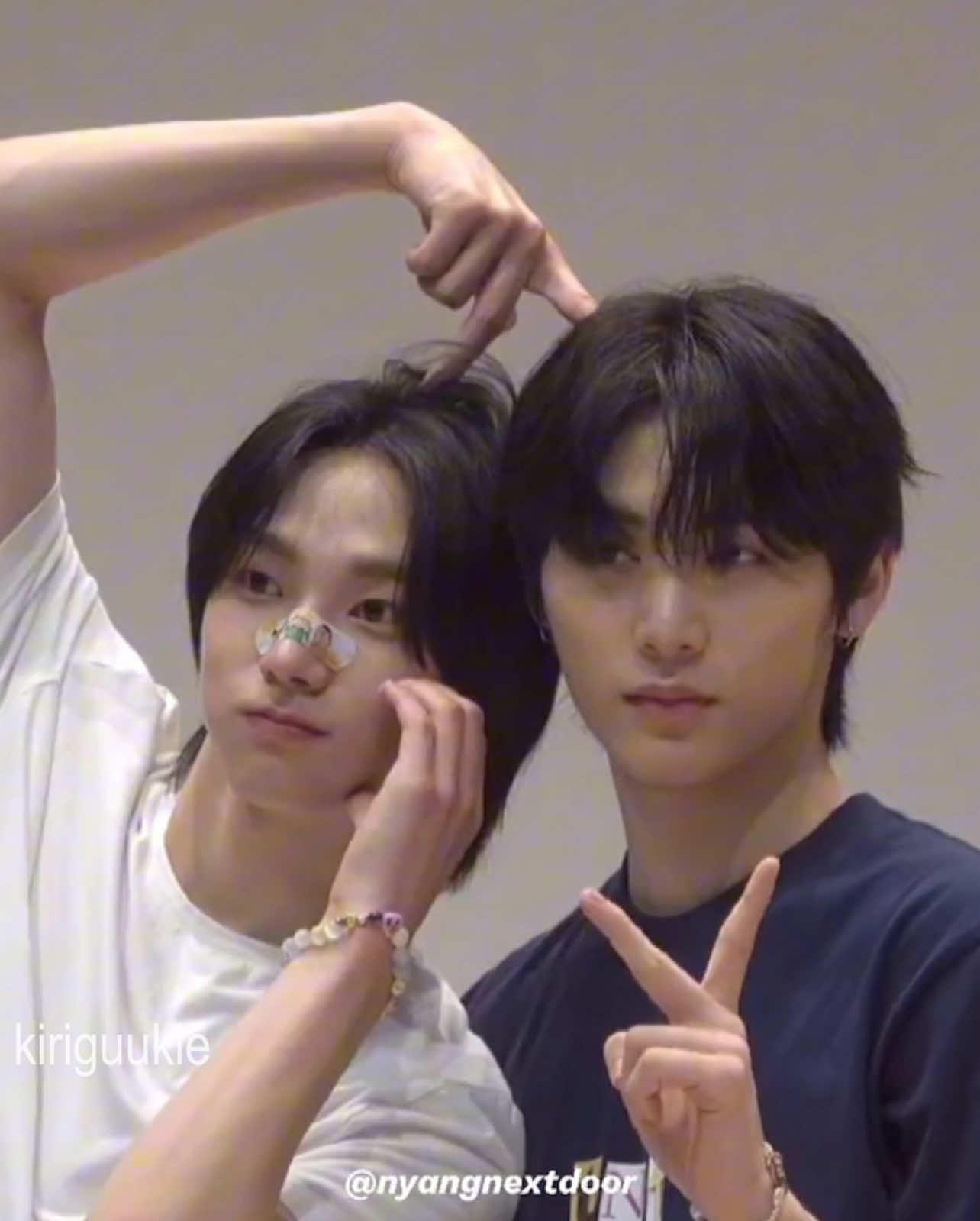 #KKEOMCHIZ the way taesan looks at sungho ❤️ >> pls tune in on their comeback may 13th i feel good !! 🫂 #boynextdoor #sungho #taesan #kpopedit #fyp #bonedo #nogenre #보이넥스트도어 #성호 #태산 #kpop #bnd #theneighbourhood #silly #cats 