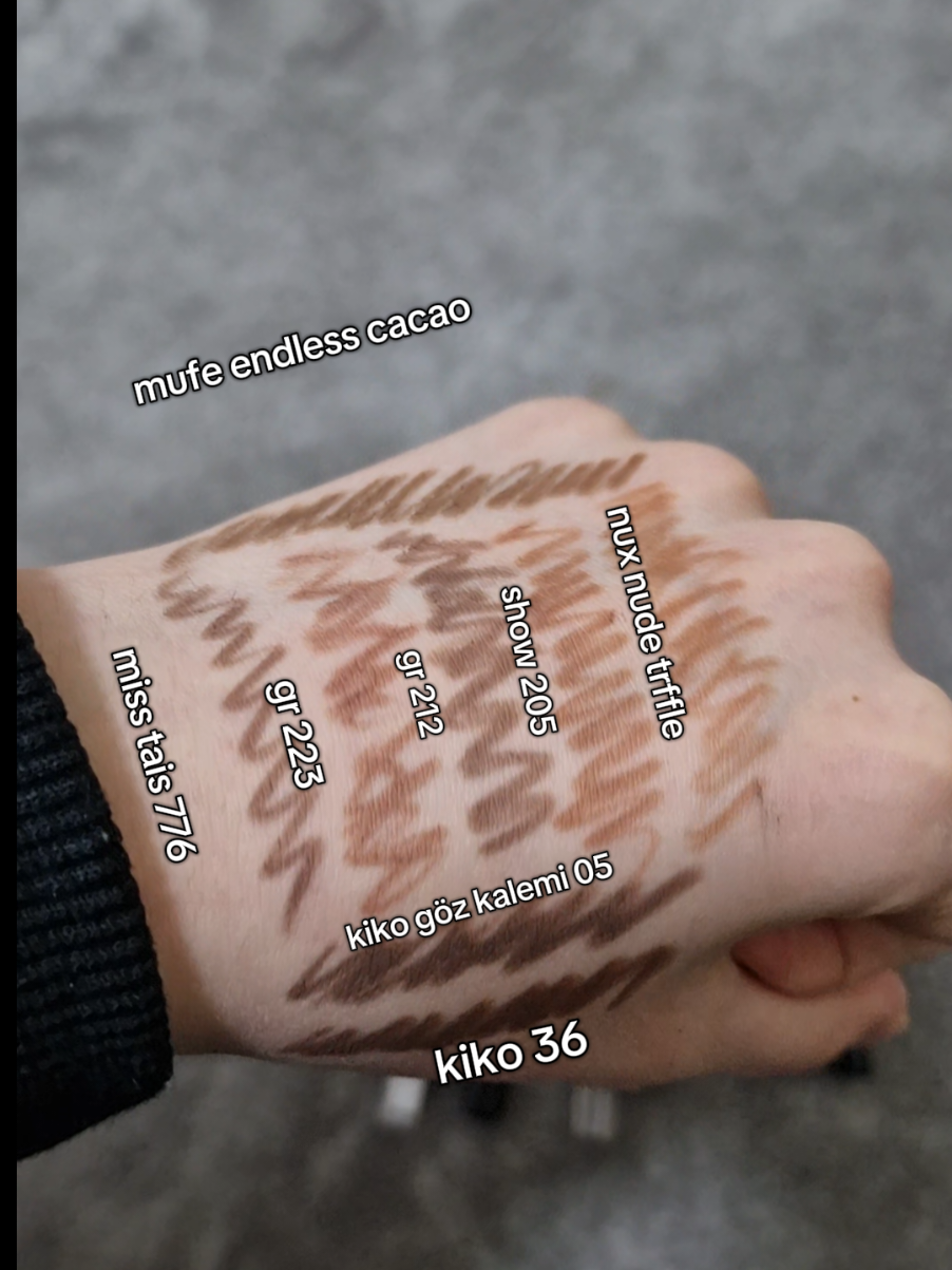 Hızlı geçiyor durdurarak izleyebilirsiniz. Hiç biri sabitlenmiyor. En sevdiklerim mufe ve golden rose 212, hatta 212 den stokladım, mac stonea en yakın olan da 212, çürük çıktığı için maci iade ettim o yüzden o yok #makeup #girlssupportgirls #365dayschalleng #skincare #fypage #skincare #cooltone #lipliner 