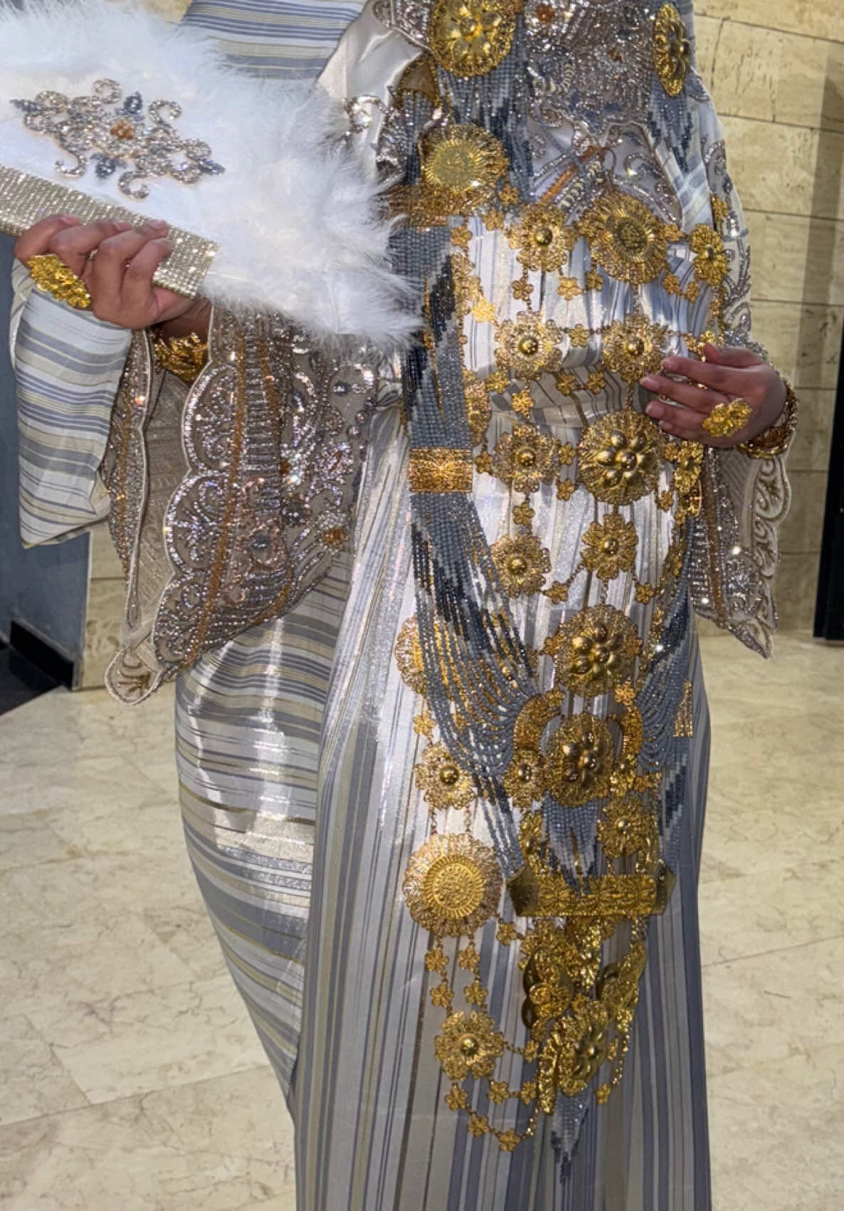 Crowned in gold 💛 #libyantraditionalclothing #libyanwedding #libyanwomen #libya #libyangirl #libyanculture #northafrica #northafricangirls 
