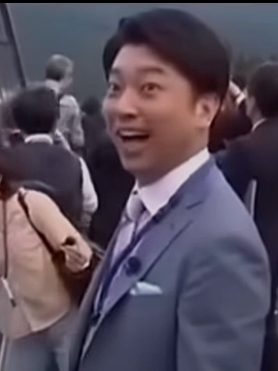 Even Japanese people are amazed by the speed of this train #viral_video #global #foryoupage❤️❤️ #fyp 