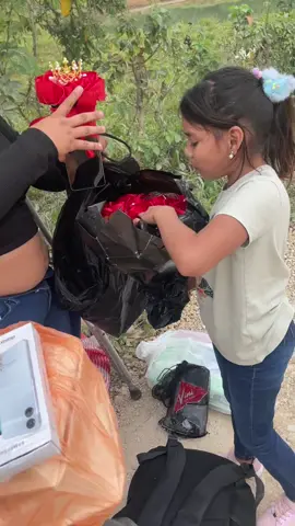 Feliz día de las madres en especial a mi abuela 