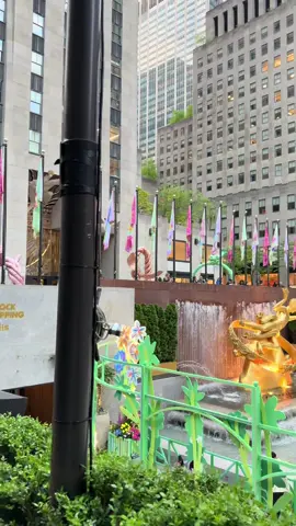 Strolling New York City , The Rockefeller Center Manhattan 🇺🇸#usa🇺🇸 #nyc #ny #news #newyorkcity #tiktok #unitedstates 
