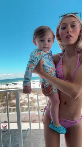 My heart 😭😭😭#baby #cutie #beachweekend 