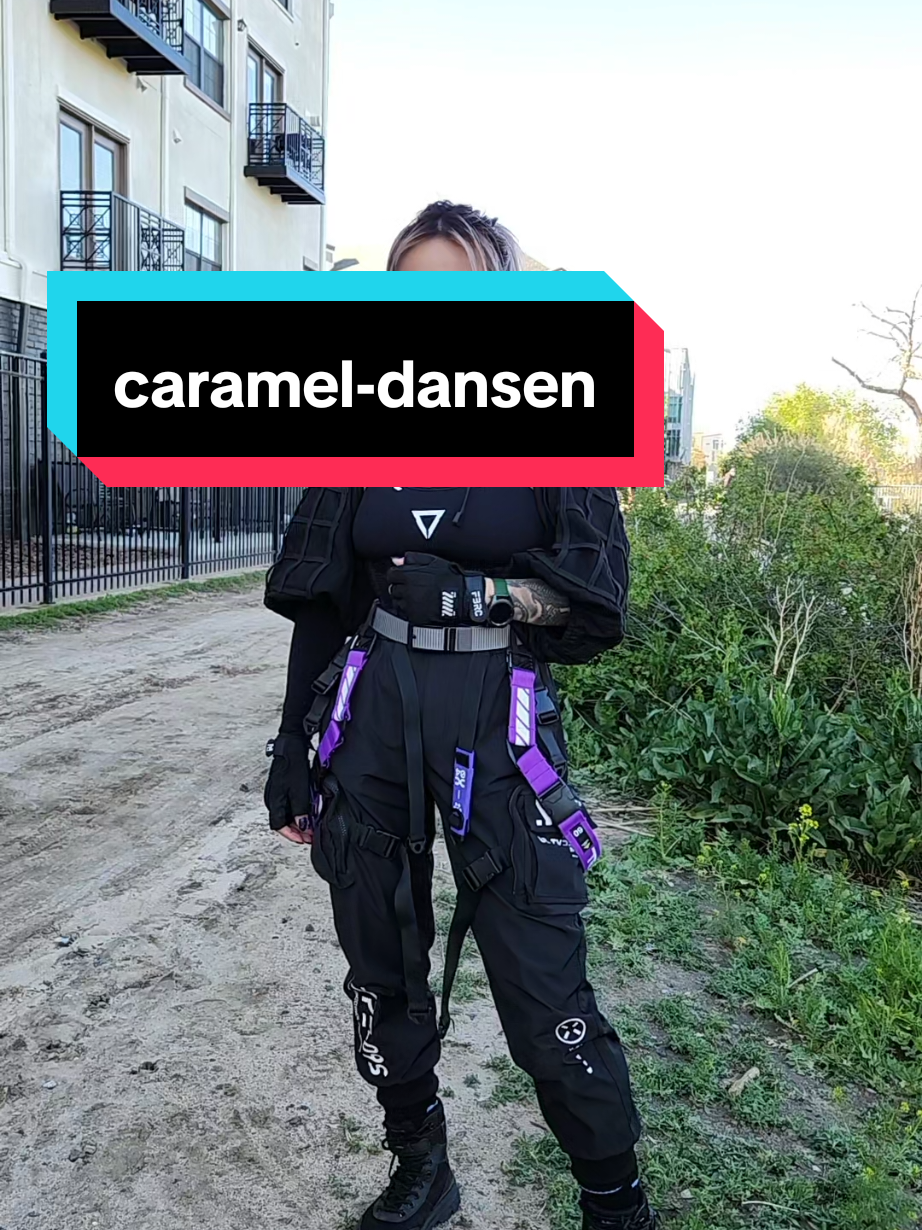 ripp the homie taking pics on photoshoot day #techwear ##techwearfashion #techwearaesthetic #tactical #carameldansen #caramel 