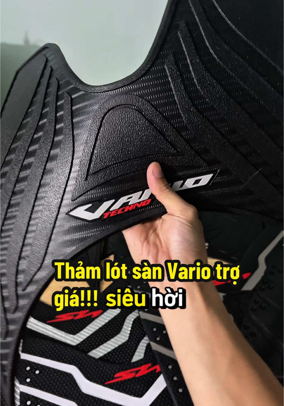 Thảm lót sàn xe Vario phiên bản đen mỏng quá đẹp 😝#phukienxemay #thamlotchanxemay #fyp #xuhuong #reviewxe #trogiatiktokshop #thamxedep #vario #vario125 #vario150 #vario125new 