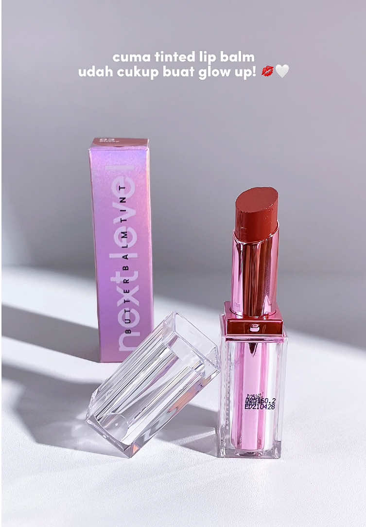 Bibir sehat, warna natural dan effortless? Ini rahasianya ‼️ Hanasui launching produk baru dengan ingredients yang lebih bagus lagi yaitu Next Level Butter Balm - Color Butter Balm Tinted Lip Balm ini 🤩 Mengandung 11x Hyaluronic Acid, Vitamin E, UV Filter, Moisturizing Oil dan Peptide dari Matrixyl yang akan membuat bibir kamu terlihat plumpy, glossy, lembap dan stainnya natural tidak patchy! 😍 Inilah kenapa kamu butuh Tinted Lip Balm ini untuk menemani aktifitas harian kamu biar lebih percaya diri dan tetap semangat! 🫶🏻 #hanasui #hanasuinextlevel #hanasuitintedlipbalm #tintedlipbalm #lipbalm #lipstain #lipbalmaddict #review 