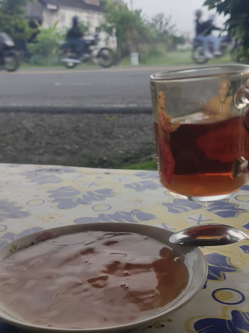 minggu pagi jalanan sudah seramai ini #teh #tehhangat #ngeteh 