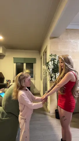 Istagram: ruuthh122  ( los mejores fans que vas a tener son los niños y ella es una de ellos ) @leonor con amor 