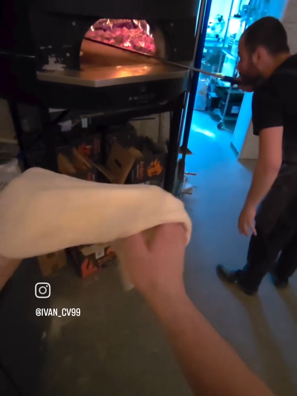 #pov #pizzeria #pizzaiolo #thepizzapeople #art #pizzalovers #pizzalove #pizzaiolo #pizzamaking #asmr #chef #viralvideos #viralditiktok #viralreels #italy @The Pizza People 