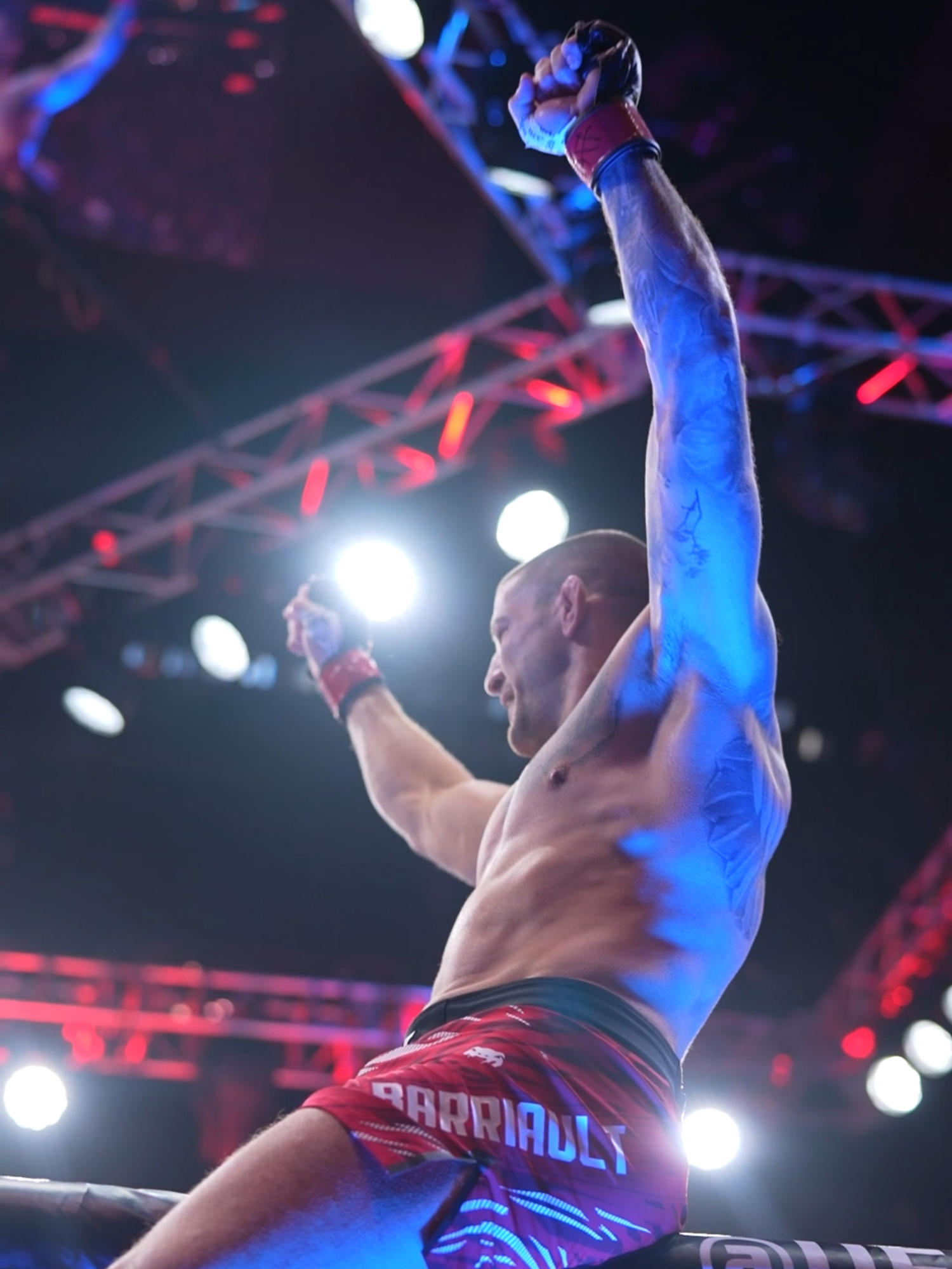 CANADA!!!!!!!!!! HUGE WIN AT HOME FOR MARC-ANDRE BARRIAULT 🇨🇦 #UFC #mma #marcandrebarriault