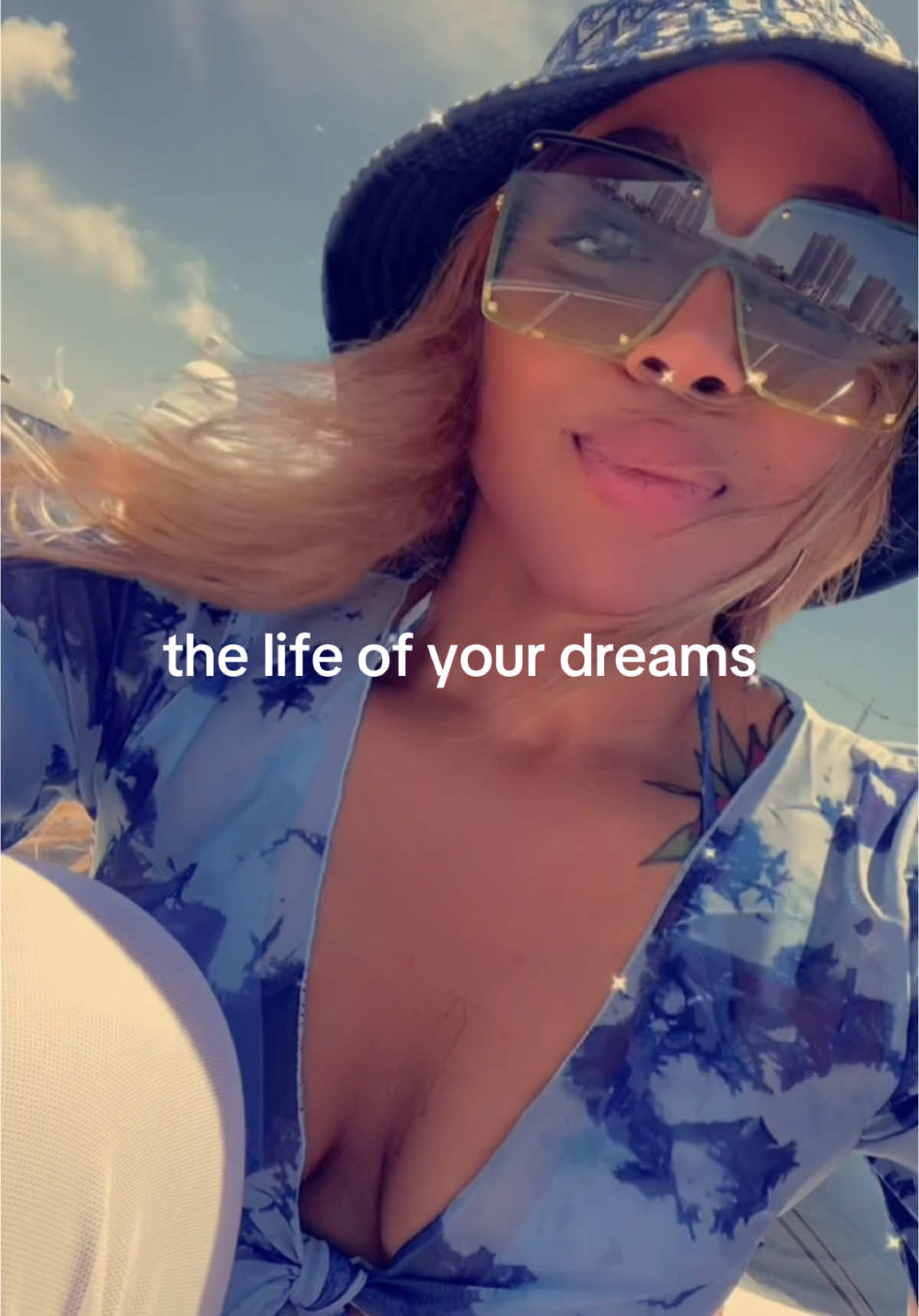 You don’t have to know it all to start. Take that side hustle and turn it into a legit business so you can live your dream life. #StartTheBusiness #DreamBig #EntrepreneurLife #confidenceboost #CapCut 