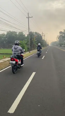 Vibes touring pagi masih di kota orang🤩#2strokekotapendekar #2stroke #fizrindonesia #platae #2strokekotareyog #fyp #masukberanda #gapernahfyp #madiun24jam 