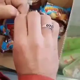 Makanan dgn merk LUPPO ini produk ISRAEL diekspor keluar atas nama produk Turki. Didalamnya ada pil yg menyebabkan LUMPUH. 