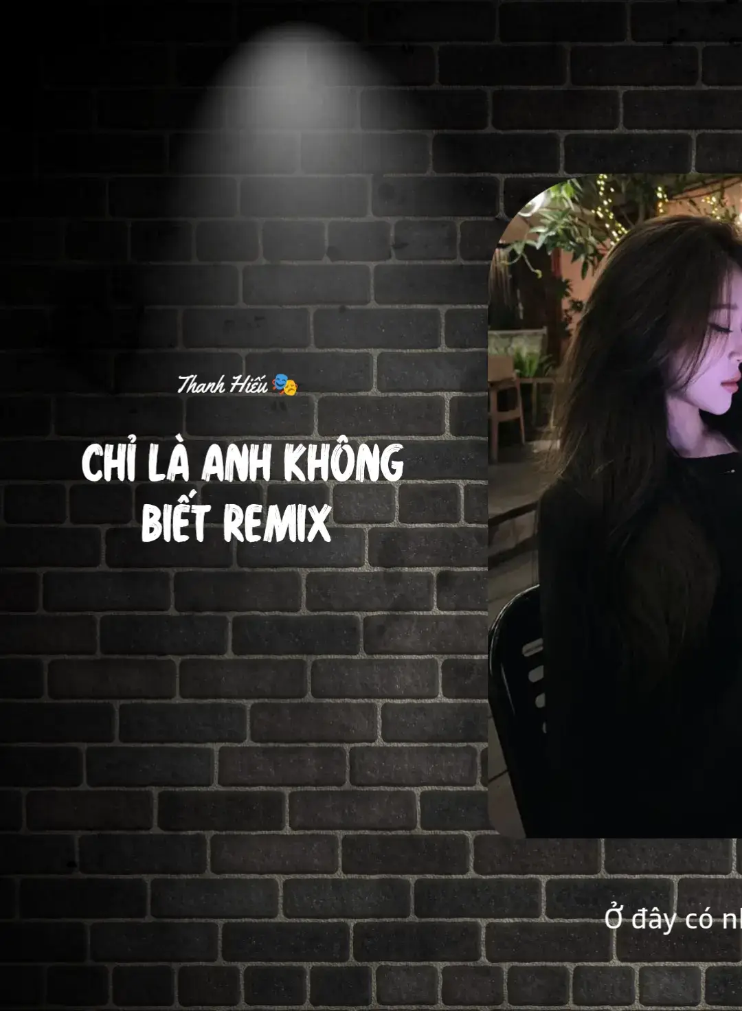 Em nào đâu biết Bao suy tư chất đầy mỗi đêm về khuya Ước chi anh có thể không nhớ về em Nhìn thực tại anh không thể không dừng lại Em đổi thay từ khi nào. Vết son đôi môi em trên áo anh vẫn còn hôm qua Sao nay vất vả anh đi tìm kiếm em cùng người ta Thấy em rồi anh lại càng đau chẳng thể làm gì Vì em đâu có bao giờ nghĩ anh sẽ chia tay. Đàn ông mấy khi rơi nước mắt vì người con gái Vì đau quá nên anh không thể ngăn nó rơi hoài Chắc em sẽ nghĩ anh sẽ thứ tha yêu trong mù lòa Chắc em nghĩ khi yêu lí trí vô thức vô tri. Người đứng trước em không phải anh Anh sẽ không tin Chỉ là không biết anh có phải là người đầu tiên Anh lầm rồi em ơi tình yêu em nhất thời Nói yêu anh là niềm vui của em vậy thôi. #nhachay #xuhuong #viral #2anh #xuhuonggggggggggggggggg #tiktok #fyp #lyrics #nhacremix #xh #nhachot 