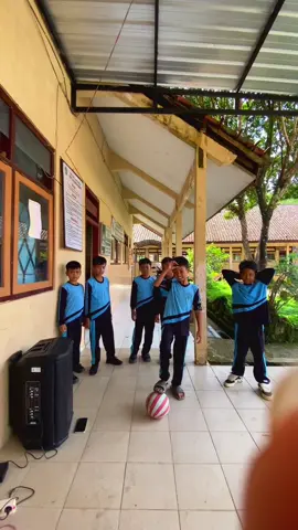 Ikut Kalcer wkw  ,gbisa dance yg penting defamilita #defamilita 