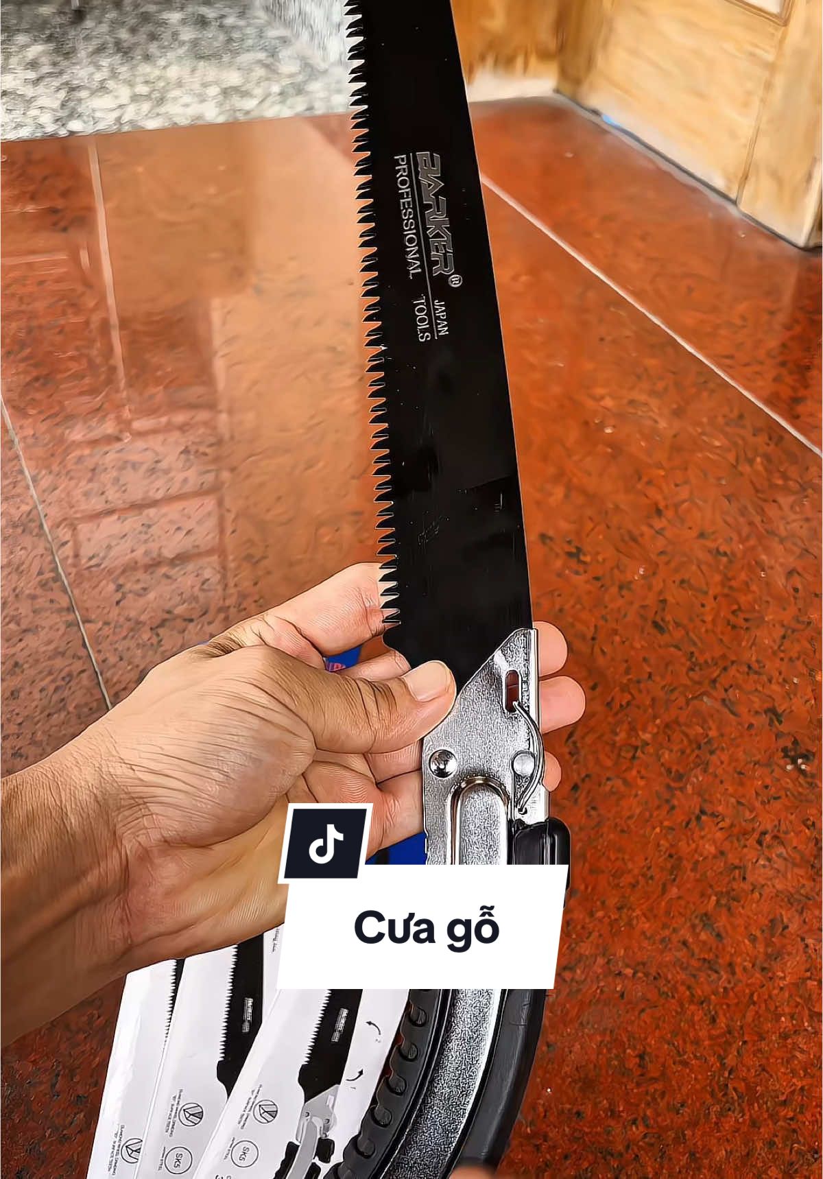 Chiếc cưa gỗ barker kèm 3 lưỡi cưa sk5. #cuabarker #cuago 