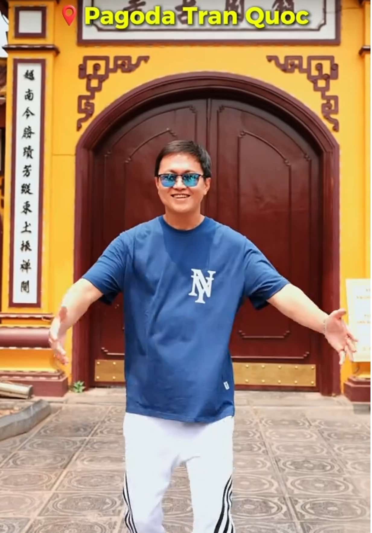 Hello Vietnam 🇻🇳  King Kevin on duty sambil menjelajahi berbagai tempat indah di Vietnam.  Dari berbagi tempat yang King kunjungin, yang mana favoritmu? #xinchao #vietnam #hanoi #trainstreethanoi #halongbay #hangsatsotcave #pagodatranquoc 