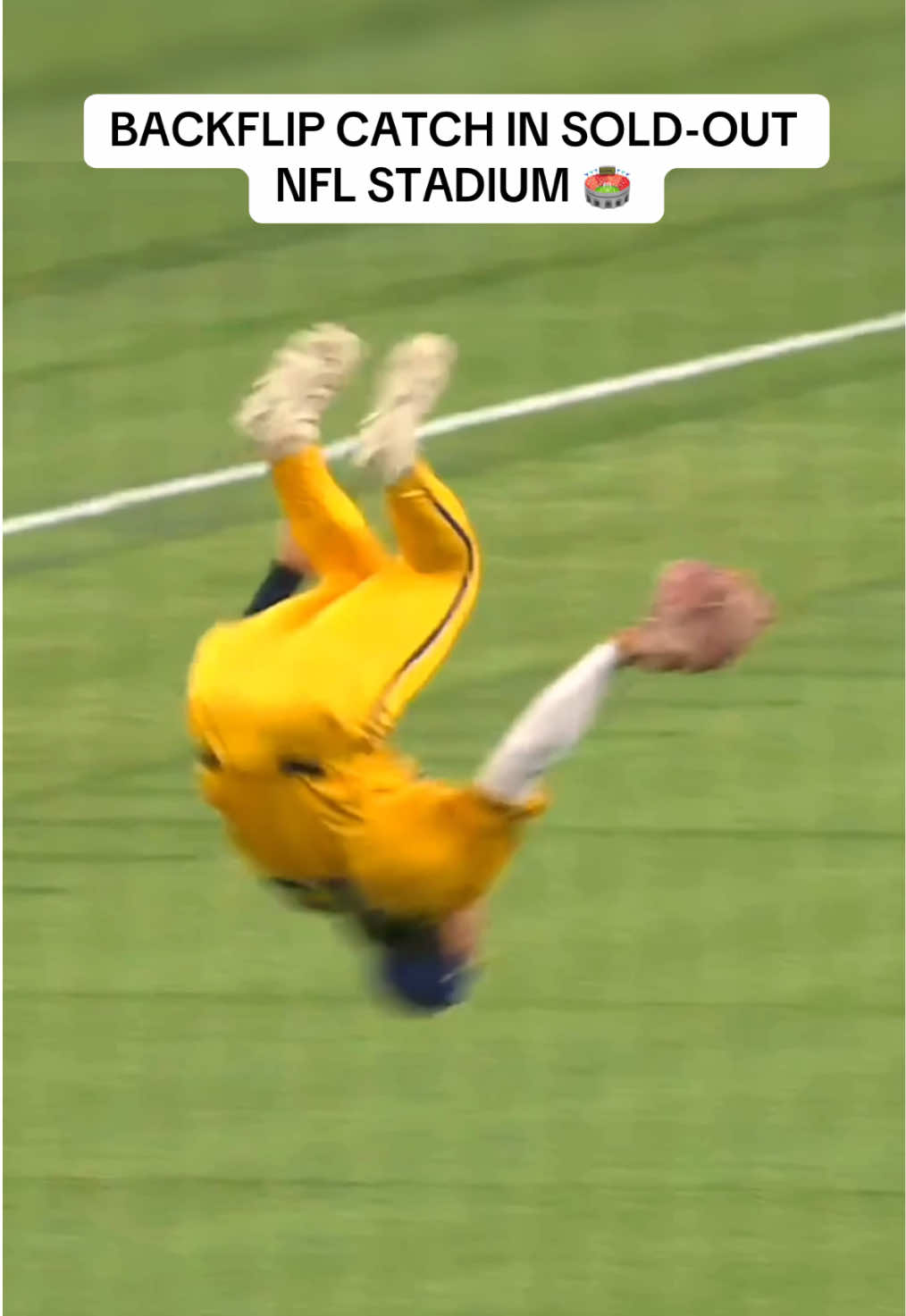 It only took half an inning for @Coach RAC to his his signature trick play in front of 70,000 fans in Nashville 🏟️ #bananaball #savannahbananas #nflnews #mlbnews #baseballplayer #mlbhighlights #sportscenter #SportsNews 