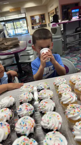 only my kid!! he does not like cake in his face 😂😂 @Riana Villarreal @leti_palacio  #fypシ #fyp #birthdaycake #cakesmash #americansfunniesthomevideos #kidsoftiktok #kidstiktok 