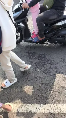 gimana ini kdm, mau jalan kaki aja susah, trotoar dipake buat jualan #dadaha #tasikmalaya #kdm #trotoar 