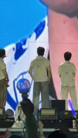 2 bóng lưng gây thương nhớ 🥹🥹 Cre:nc.vananh #duongdomic #quanghungmasterd #tr_ngdh #domicmasterd #httt_57 #duonghung #xuhuong #xh #DuongHung #dh #domas 