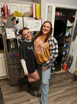 WHO IS THE RANDOM GIRL WHERE DID SHE COME FROM @Hayleigh 