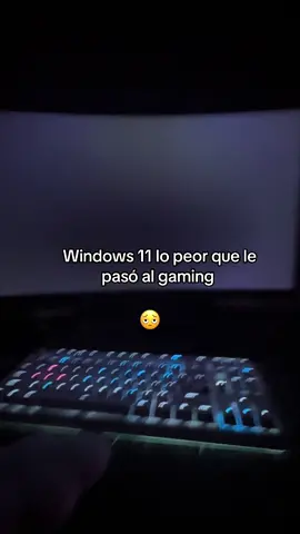 Estaba jugando Counter Strike 2 y se petateo el Windows 11, una bsr 🫩🫩🫩  #fyp #pc #gaming #windows #pcgaming 