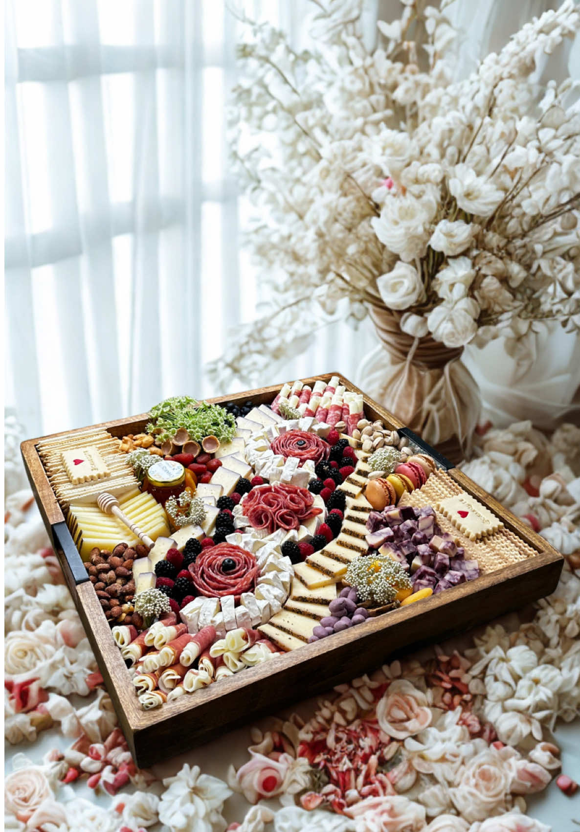 POV: You’re getting engaged and your charcuterie board is the main character. Weddings, proposals, bridal showers—we do it all. #Charqute #CharcuterieBoard #EngagementVibes #WeddingInspo #GrazingGoals #LosAngelesEats