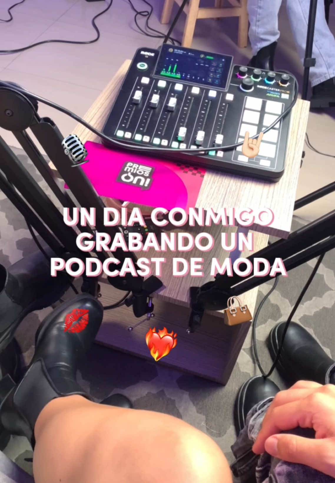 Amigos, ya tenemos una sección espacial para hablar sobre moda local y todo lo que sucede alrededor, este fue mi  día grabando el segundo episodio 🎙️😍❤️‍🔥 #fyp #paratii #fashion #moda #fashiontiktok #model #Podcast #venezuela #caracas #Vlog 
