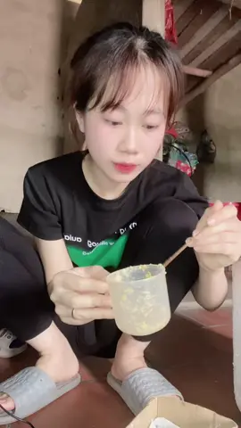 Cô bé nghèo quanh nămmm#xuhuong #thainguyen 